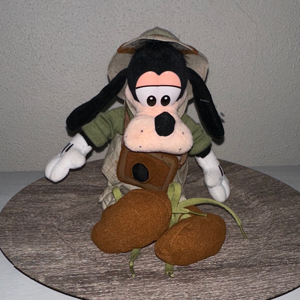 Disney World Animal Kingdom - Safari Goofy Explorer Plush
